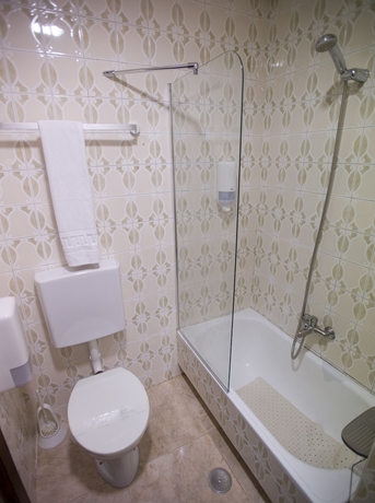 Imagen de la habitación del Hotel Altozano. Foto 13