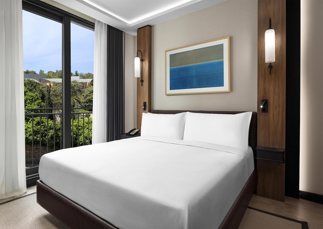Imagen de la habitación del Hotel Altunizade Suites Istanbul, Curio Collection By Hilton. Foto 7