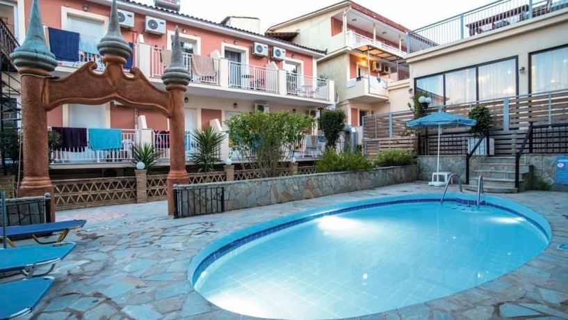 Imagen de la piscina del Hotel Altura. Foto 12