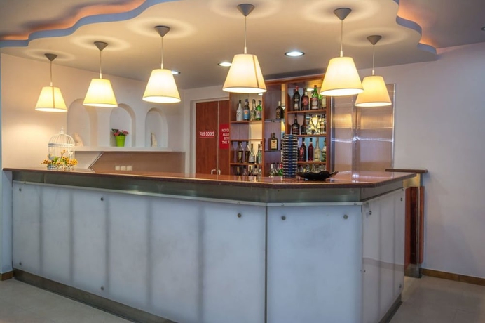 Imagen del bar/restaurante del Hotel Altura. Foto 4