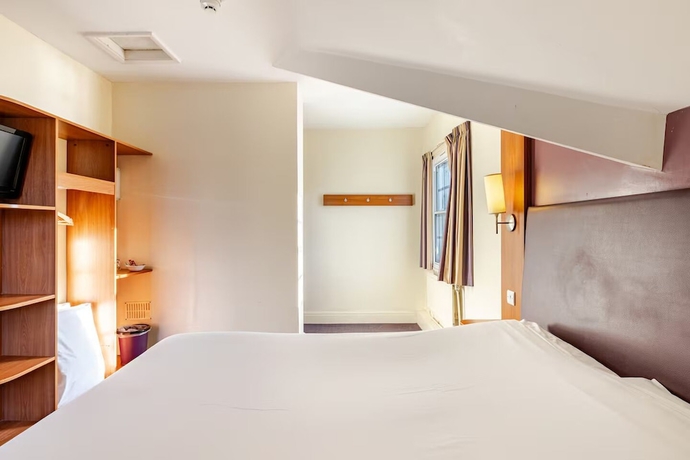 Imagen de la habitación del Hotel Alty. Foto 12