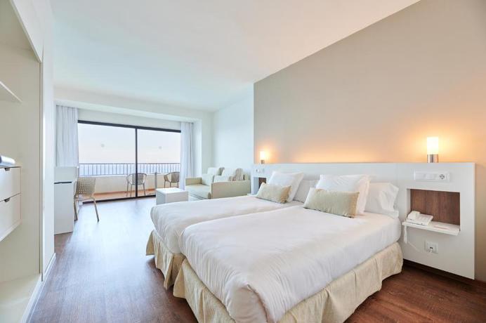 Imagen de la habitación del Hotel Alua Calas de Mallorca Resort. Foto 2