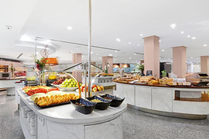 Imagen del bar/restaurante del Hotel Alua Gran Camp De Mar. Foto 2