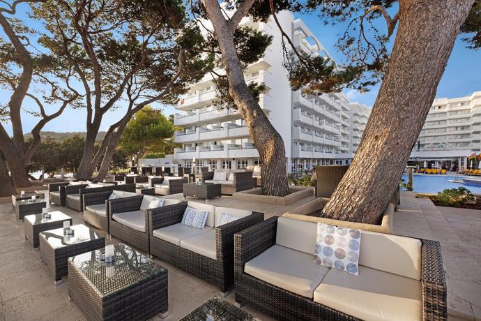 Imagen de los exteriores del Hotel Alua Gran Camp De Mar. Foto 11