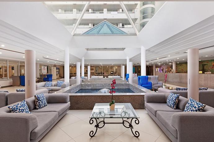 Imagen de los interiores del Hotel Alua Gran Camp De Mar. Foto 15