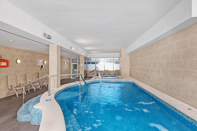 Imagen de la piscina del Hotel Alua Gran Camp De Mar. Foto 19