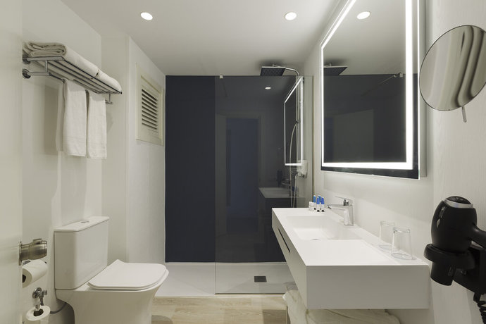 Imagen de la habitación del Hotel Alua Illa De Menorca. Foto 10