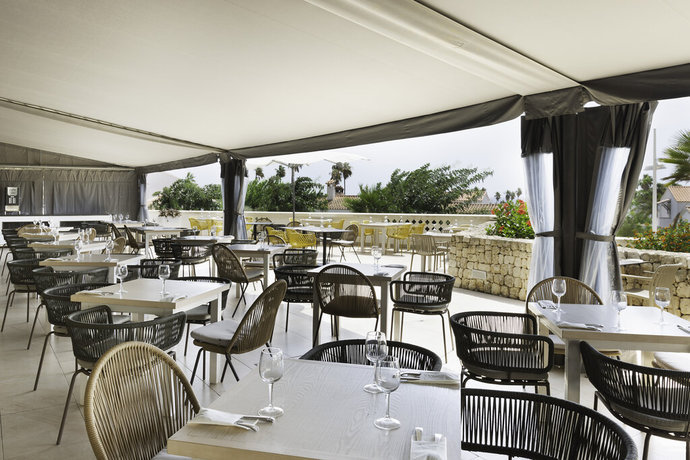 Imagen del bar/restaurante del Hotel Alua Illa De Menorca. Foto 4
