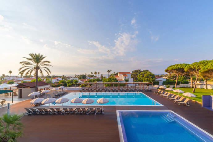 Imagen de la piscina del Hotel Alua Illa de Menorca - Hyatt Inclusive Collection. Foto 29