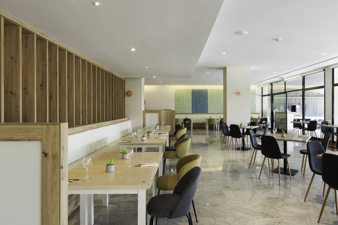 Imagen del bar/restaurante del Hotel Alua Illa de Menorca - Hyatt Inclusive Collection. Foto 2