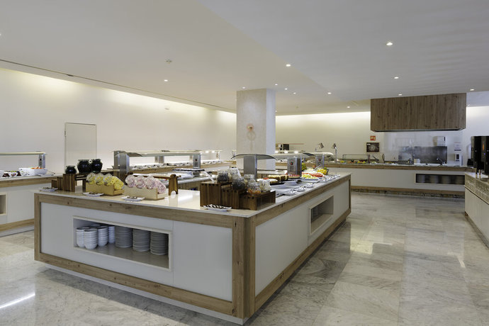 Imagen del bar/restaurante del Hotel Alua Illa de Menorca - Hyatt Inclusive Collection. Foto 5