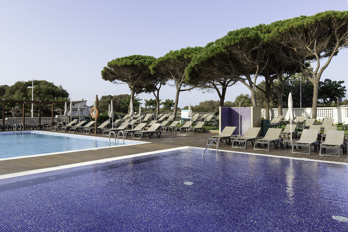 Imagen de la piscina del Hotel Alua Illa de Menorca - Hyatt Inclusive Collection. Foto 31