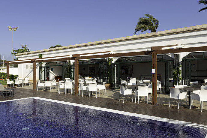 Imagen de la piscina del Hotel Alua Illa de Menorca - Hyatt Inclusive Collection. Foto 32