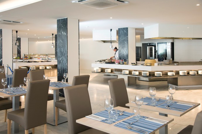 Imagen del bar/restaurante del Hotel Alua Leo. Foto 3