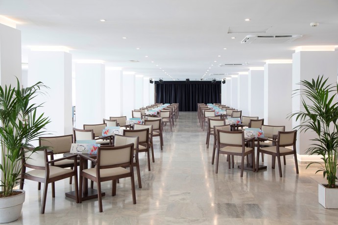 Imagen del bar/restaurante del Hotel Alua Leo. Foto 4