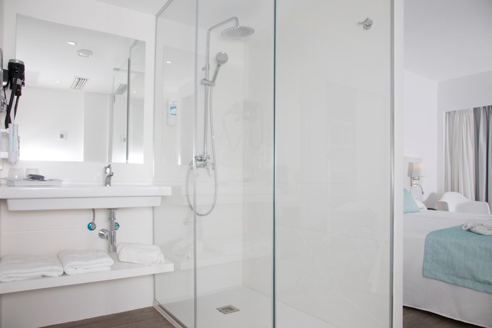 Imagen de la habitación del Hotel Alua Leo. Foto 10