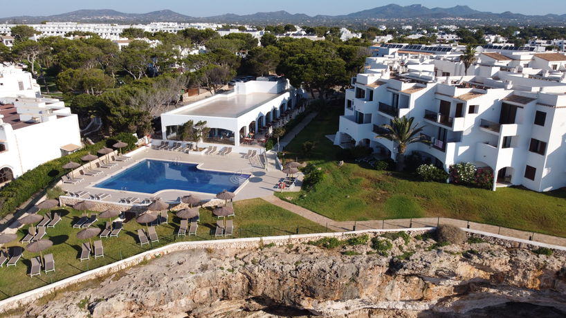 Imagen de los exteriores del Hotel Alua Suites Las Rocas. Foto 14