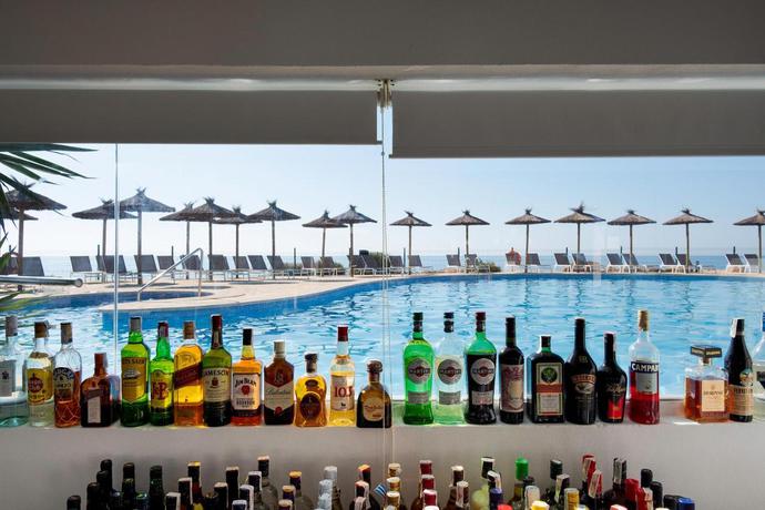 Imagen del bar/restaurante del Hotel Alua Suites Las Rocas. Foto 5