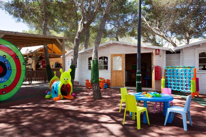 Imagen de los exteriores del Hotel Alua Suites Las Rocas. Foto 16