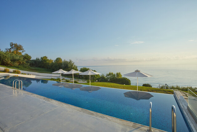 Imagen de la piscina del Hotel AluaSoul Zakynthos. Foto 32