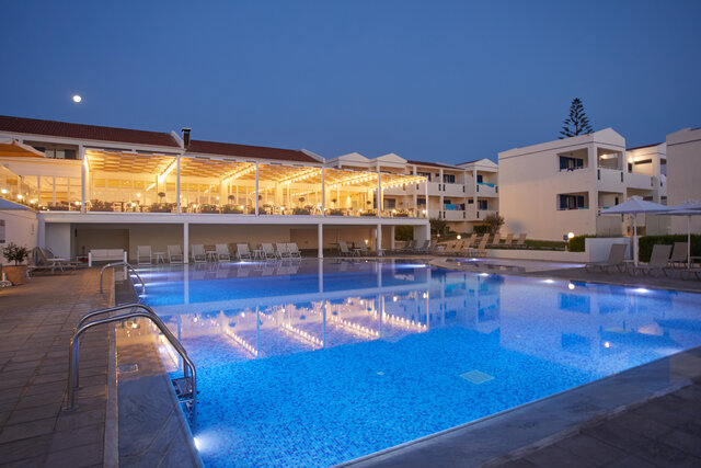 Imagen de la piscina del Hotel AluaSoul Zakynthos. Foto 36