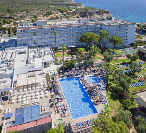 Imagen de la piscina del Hotel AluaSun Cala Antena- All Inclusive - Hyatt Inclusive Collection. Foto 17