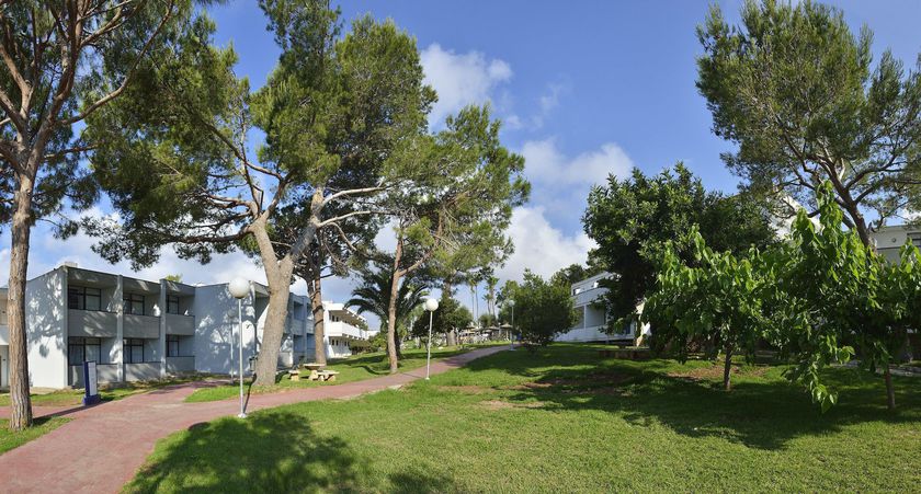 Imagen de la habitación del Hotel AluaSun Cala Antena. Foto 12