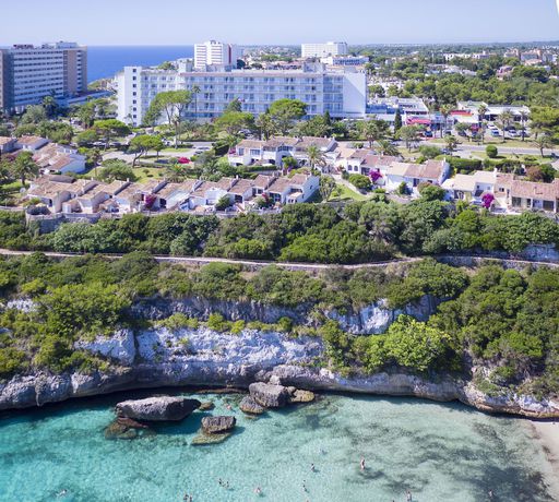 Imagen de la habitación del Hotel AluaSun Cala Antena. Foto 14