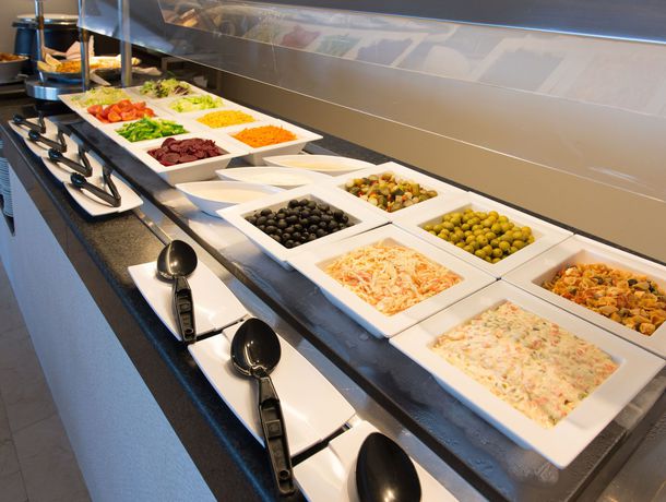 Imagen del bar/restaurante del Hotel AluaSun Cala Antena. Foto 3