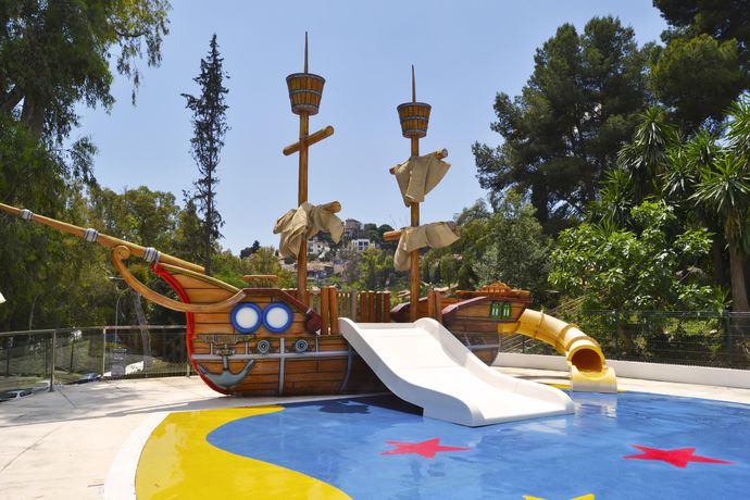 Imagen de la piscina del Hotel AluaSun Costa Park. Foto 14