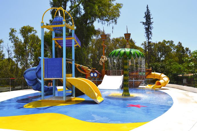 Imagen de la piscina del Hotel AluaSun Costa Park. Foto 16