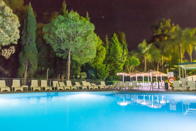 Imagen de la piscina del Hotel AluaSun Costa Park. Foto 17