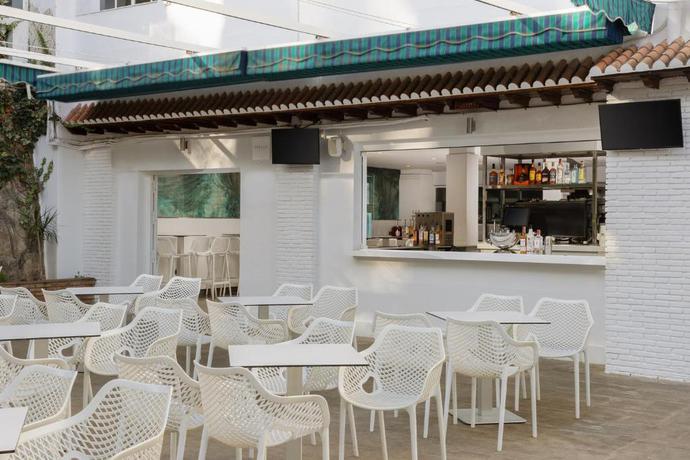 Imagen del bar/restaurante del Hotel AluaSun Costa Park. Foto 3