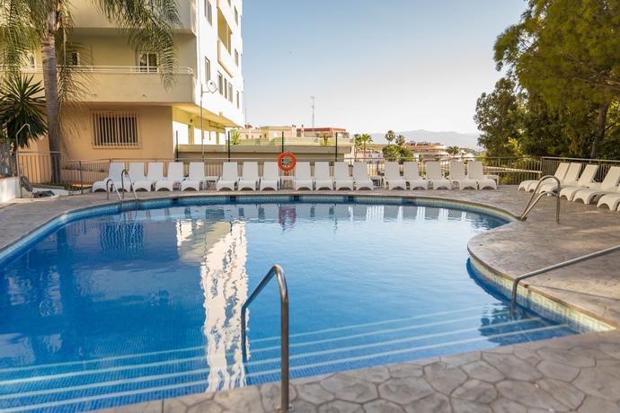 Imagen de la piscina del Hotel AluaSun Costa Park. Foto 18