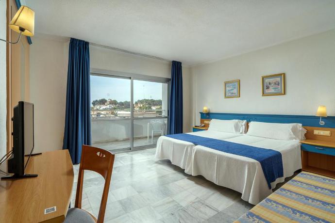 Imagen de la habitación del Hotel AluaSun Costa Park. Foto 5