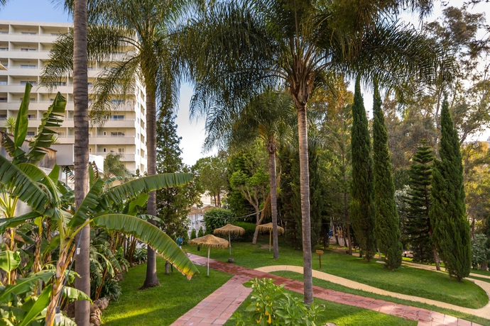 Imagen de los exteriores del Hotel AluaSun Costa Park. Foto 11