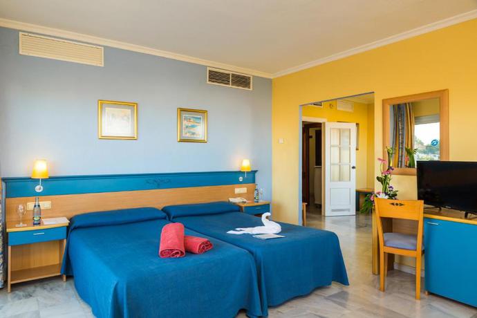 Imagen de la habitación del Hotel AluaSun Costa Park. Foto 4