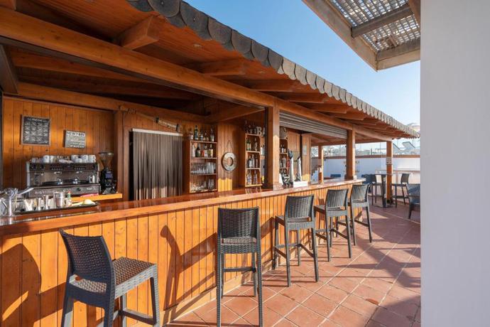 Imagen de los exteriores del Hotel AluaSun Lago Rojo (Adults recommended). Foto 10