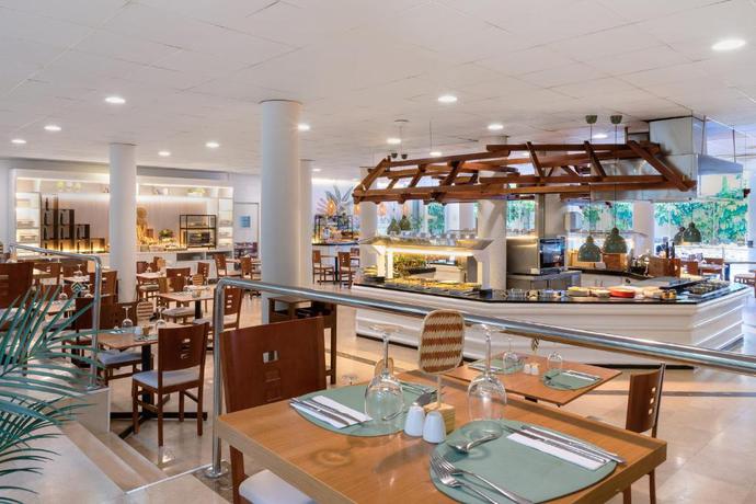 Imagen del bar/restaurante del Hotel AluaSun Lago Rojo (Adults recommended). Foto 2