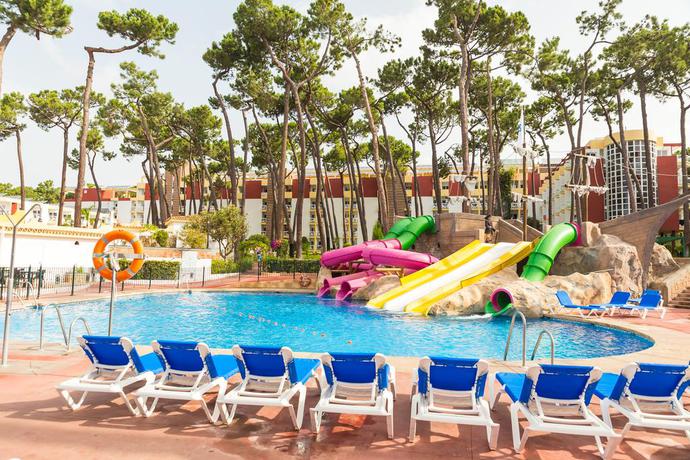 Imagen de la piscina del Hotel AluaSun Marbella Park. Foto 19