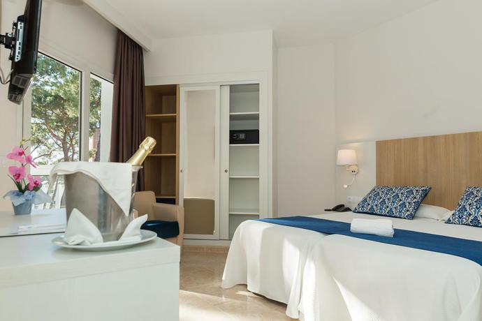 Imagen de la habitación del Hotel AluaSun Marbella Park. Foto 6