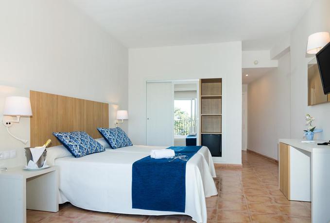 Imagen de la habitación del Hotel AluaSun Marbella Park. Foto 8