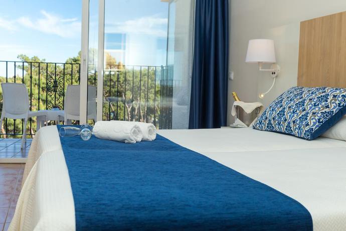 Imagen de la habitación del Hotel AluaSun Marbella Park. Foto 9