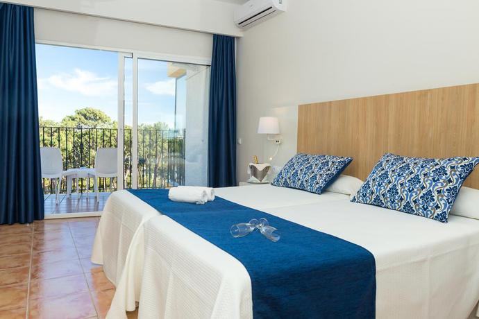 Imagen de la habitación del Hotel AluaSun Marbella Park. Foto 10