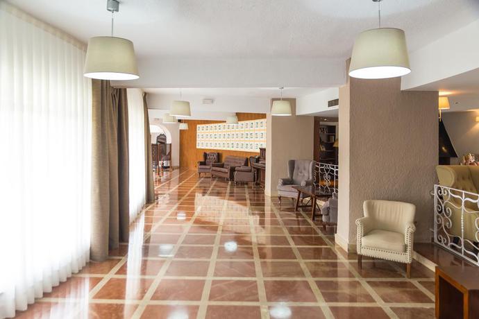 Imagen de los interiores del Hotel AluaSun Marbella Park. Foto 17
