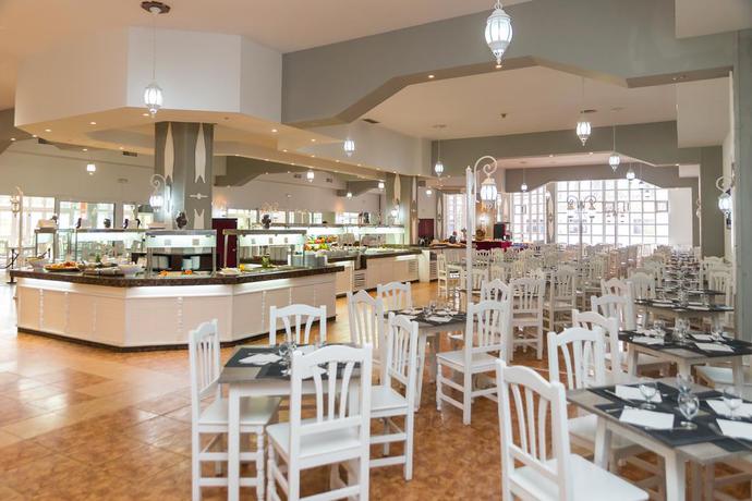 Imagen del bar/restaurante del Hotel AluaSun Marbella Park. Foto 5