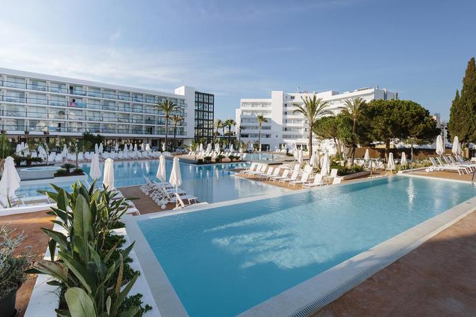 Imagen de la piscina del Hotel Aluasoul Ibiza - Adults Only. Foto 14