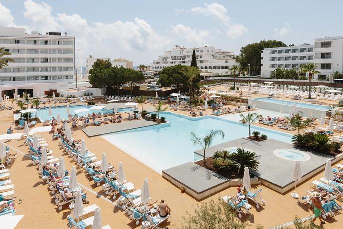 Imagen de la piscina del Hotel Aluasoul Ibiza - Adults Only. Foto 16