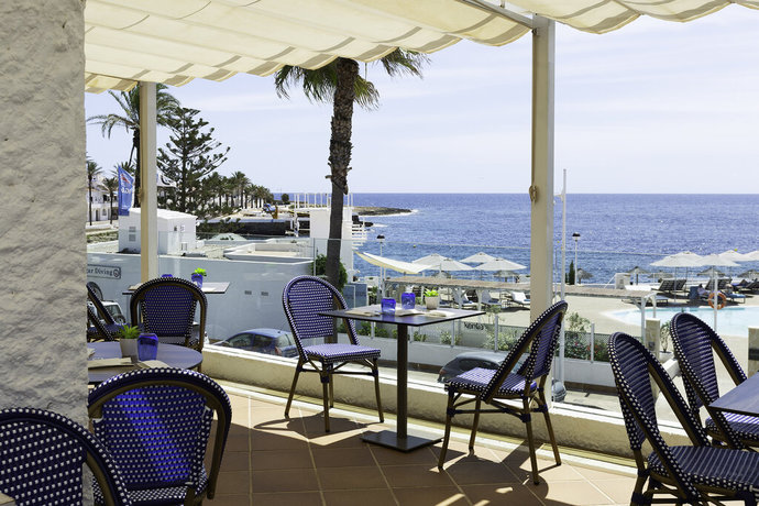 Imagen del bar/restaurante del Hotel Aluasoul Menorca - Adults Only. Foto 2