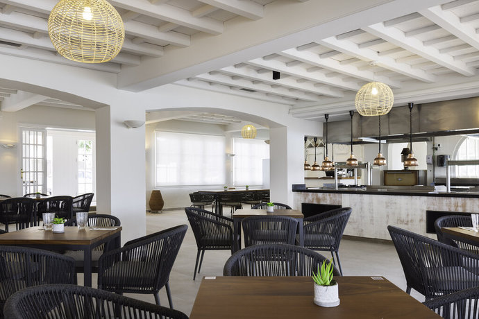 Imagen de los interiores del Hotel Aluasoul Menorca - Adults Only. Foto 17